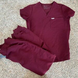 FIGS Burgundy Scrub Set